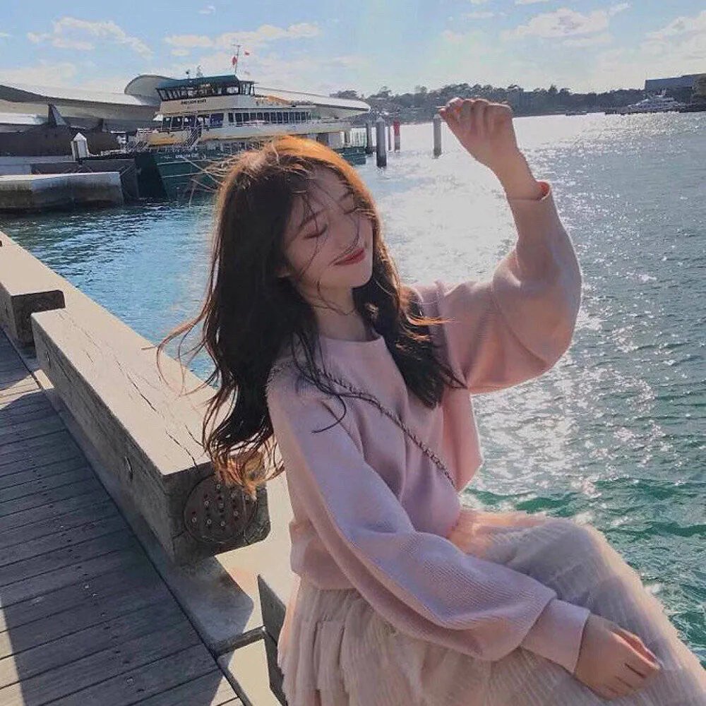 戴脚镣的女孩
